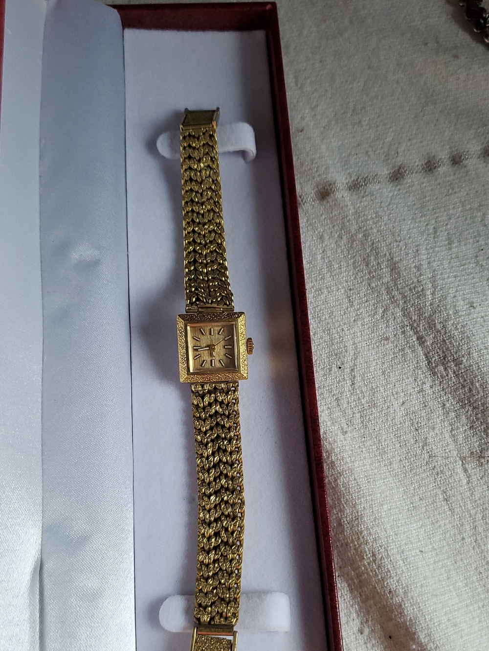 Vintage Enicar Gold Tone Women’s Bracelet Watch - Elegant Chain-Link Design